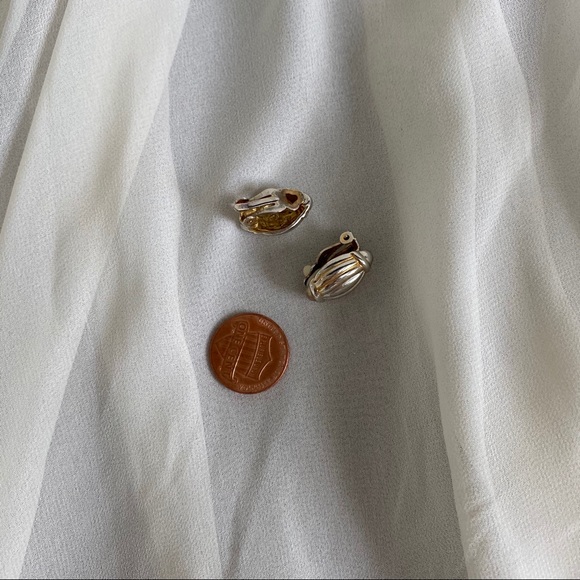 VTG Ribbed Football Almond Silver Clip Earrings - Picture 5 of 5